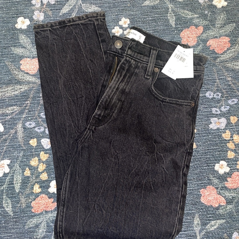 “The Mom High Rise” black denim NWT